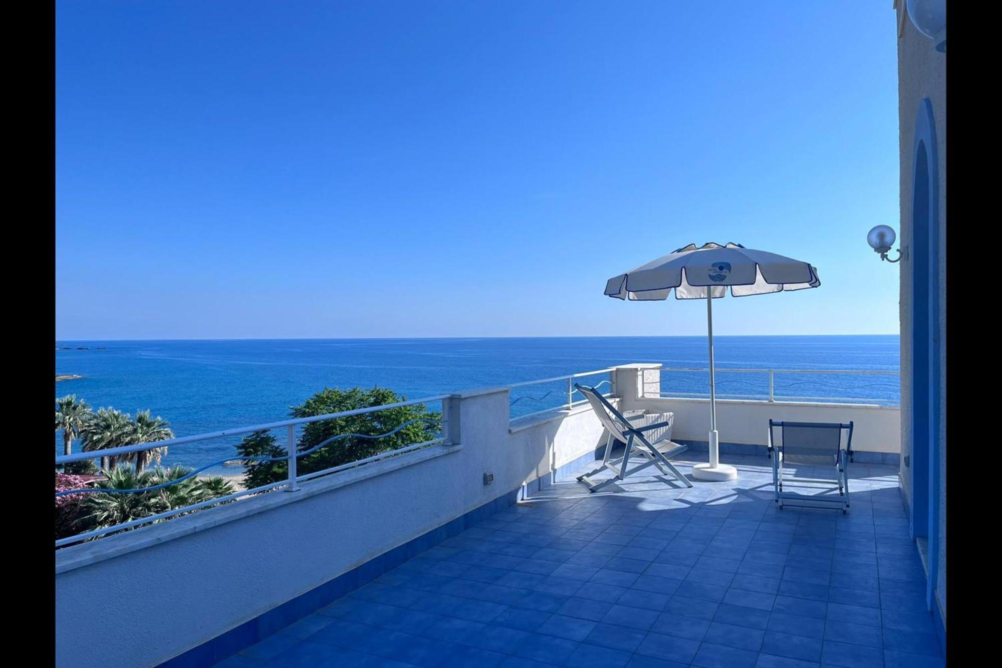 Ferretti 4*