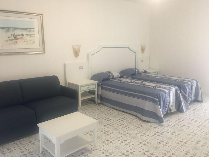 Ferretti 4*