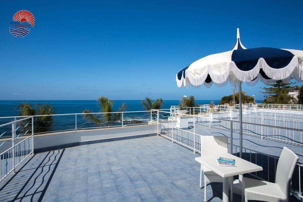 Ferretti 4*